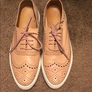 Women’s laced oxford nude color